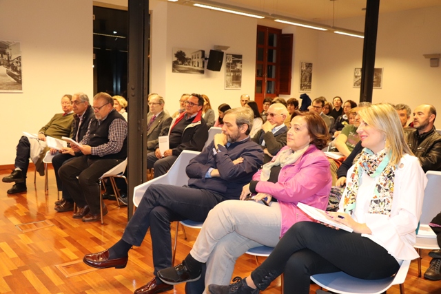 Aníbal González 1 d8ab8