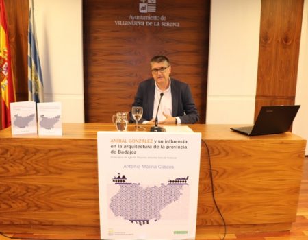 Antonio Molina presenta su tercer libro cuyo protagonista es el arquitecto Aníbal González