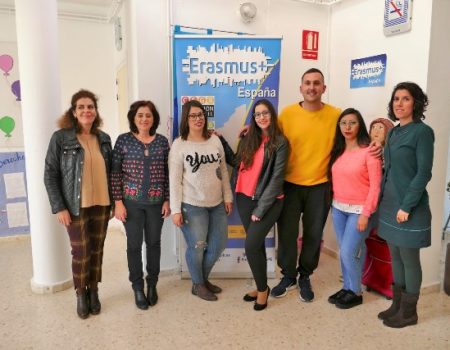4 alumnos y 2 profesoras del IES Pedro de Valdivia participan en el programa Erasmus +