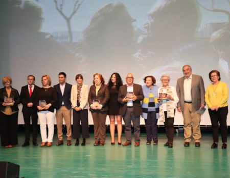 El Ayuntamiento rinde homenaje a 76 personas que se han jubilado en el último año
