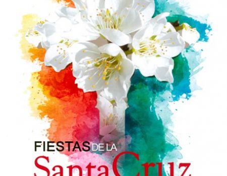 Rebeca Ferrer Melián, ganadora del XVI concurso de carteles de las fiestas de la Santa Cruz