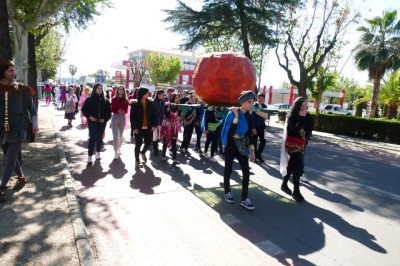 El IES Pedro de Valdivia celebra un año más, el desfile de la calabaza
