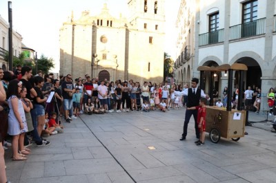 Fotografías, pinturas y esculturas en la exposición Puerta+Arte 2019