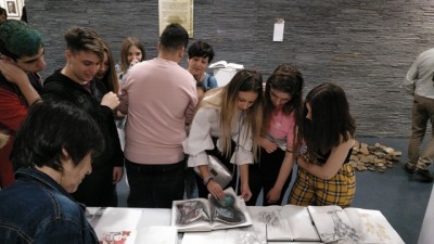 Alumnos del Bachillerato de Artes del IES Puerta de la Serena muestran sus trabajos en la exposición Puerta+Arte
