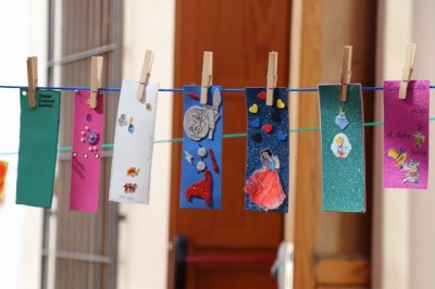 200 escolares participan en un taller de marcapáginas enmarcado dentro del programa Barrios Activos