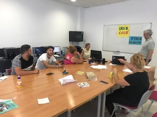 Un grupo de jóvenes de 16 a 19 años se forma para el empleo