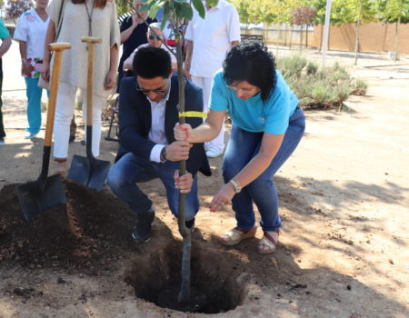 Con la plantación del “Árbol de la Memoria”, AFAD Recuerda Extremadura pone en marcha su programación por el Día Mundial del Alzheimer