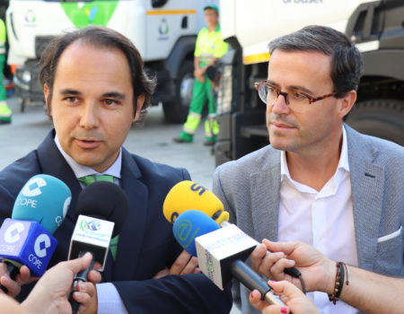 El servicio de limpieza viaria y recogida de basura incorpora 12 nuevos vehículos con la última tecnología