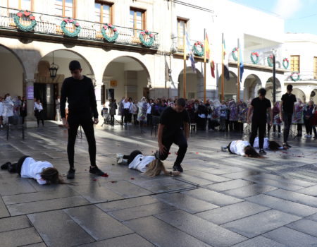 Danzas, manifiesto y figuras y entrega de premios, en el Día Internacional para la eliminación de la Violencia hacia las mujeres