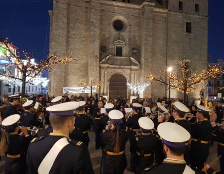 Gran roscón de reyes, pasacalles, belén solidario entre otras actividades, en la navidad nazarena
