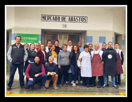 Los comerciantes del mercado de abastos sortearán 1.000 euros en metálico entre sus clientes