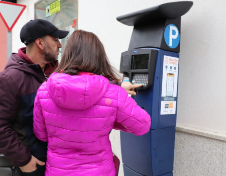 Se instalan nuevos parquímetros que funcionan con energía solar