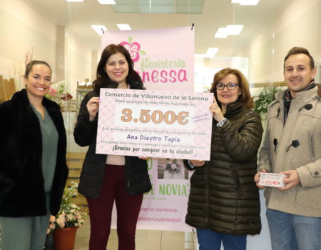 Ana Diestro, ganadora del talonario valorado en 3.500 euros de la campaña de navidad