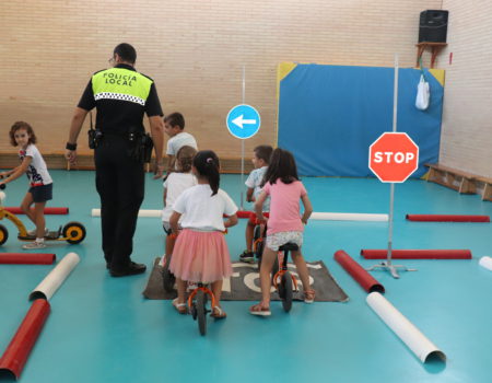Alrededor de 1.700 alumnos de Primaria y Secundaria participan en la XIII campaña de educación vial de la Policía Local