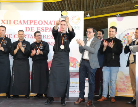 Álvaro Diezma, ganador del XII campeonato nacional de cortadores y cortadoras de jamón
