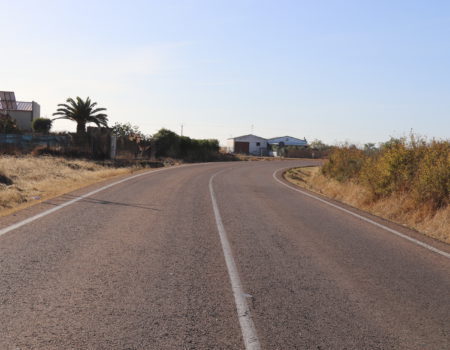 La consejería de Agricultura formaliza el contrato de obras para la adecuación de la senda peatonal del Cordel de la Plata y Vereda de la Senda del Rey