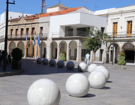 La junta de Gobierno aprueba el expediente de contratación para el arrendamiento del bar-restaurante en la Plaza de España