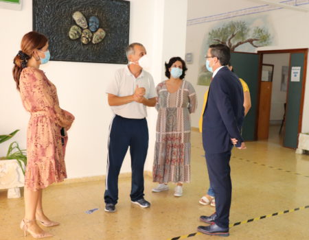 El alcalde visita el CEIP Santiago Apóstol para conocer el inicio de curso