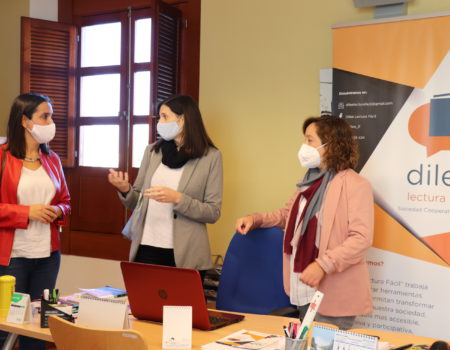 La directora general de Cooperativas y Economía Social, María Angélica García, visita la cooperativa Dilee en el Día de la Mujer Rural