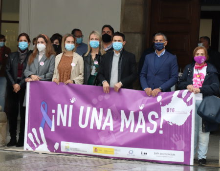 Con una performance, un minuto de silencio y la lectura de un manifiesto, se conmemora el Día Internacional para la eliminación de la Violencia hacia las Mujeres