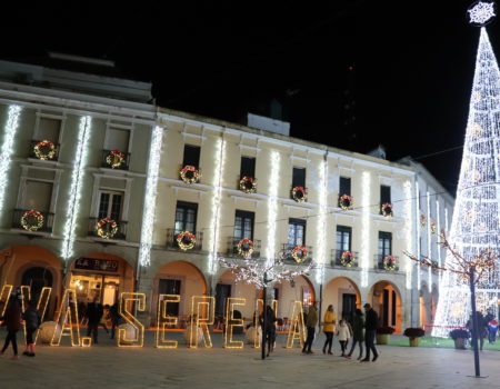 La iluminación navideña oficia la Navidad en Villanueva de la Serena