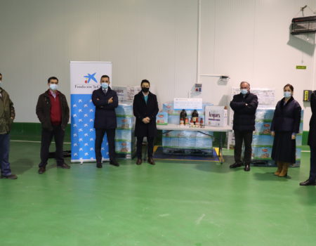 Un total de 260 familias recibirán lotes de alimentos donados por la Caixa y adquiridos en la cooperativa San Isidro