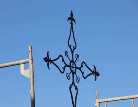 Se ubica la Cruz de la Parroquia de la Asunción