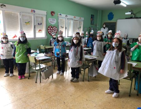 El colegio San José celebra su carnaval homenajeando a los sanitarios