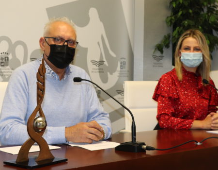 Miguel Sansón hará una escultura, de más de cinco metros de altura, conmemorativa del escritor Felipe Trigo