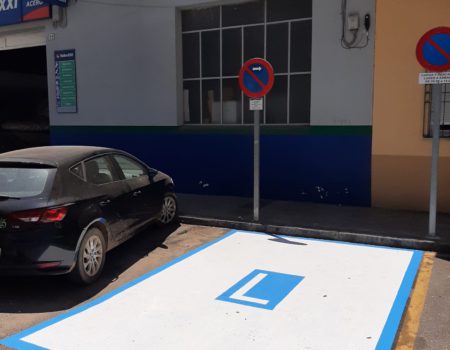Varias plazas de estacionamiento exclusivo se han creado en distintos puntos de la ciudad con la finalidad de facilitar el aparcamiento en determinadas situaciones