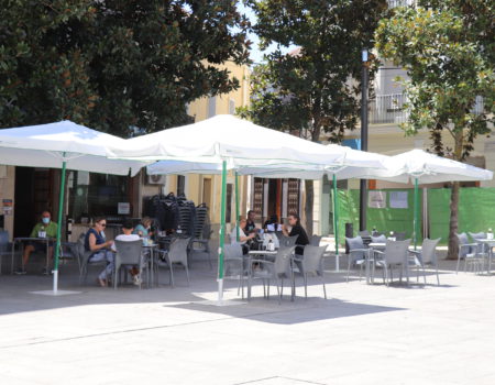 El pleno aprueba la ordenanza municipal que regula la instalación de las terrazas en la vía pública