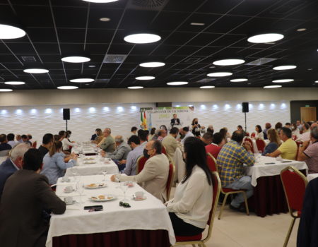 Gallardo se reúne con el sector empresarial, que respalda la unión entre Don Benito y Villlanueva