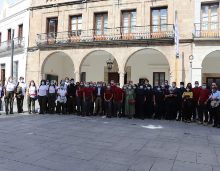 El alcalde recibe a los 45 alumnos de la escuela de formación dual El Molino IV