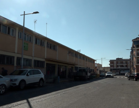 El Ayuntamiento ejecuta obras de mejora en la fachada y el almacén del colegio El Pilar