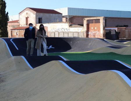 Tras la conclusión de los circuitos de pumptrack y calistenia, se instalarán zonas infantiles en el parque de Avenida de los Deportes