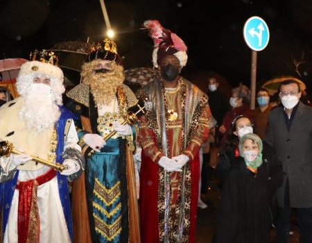 Los tres Reyes Magos desfilan en la Cabalgata hasta La Jabonera