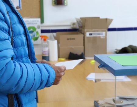 El 42,75 por ciento de los villanovenses y el 35,53 de los dombenitenses, ya han ejercido su derecho al voto
