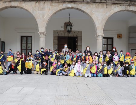 50 alumnos del CEIP Santiago Apóstol, visitan el Ayuntamiento