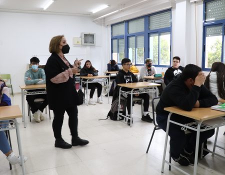 Continúa el taller sobre la prevención en el uso de dispositivos electrónicos y redes sociales entre los alumnos de tercero de la ESO de los distintos centros educativos