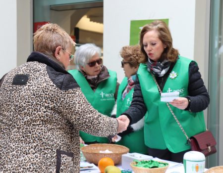 Cuestación de la Asociación Española contra el Cáncer el 13 y 14 de mayo