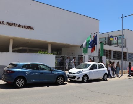 Casi 250 alumnos de varios centros realizan las pruebas de la EBAU en el instituto Puerta de la Serena