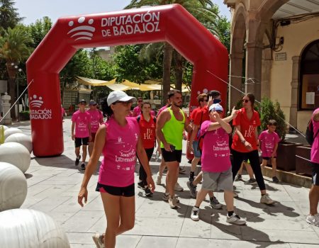 500 personas colaboraron en la marcha solidaria “Juntos de la Mano”