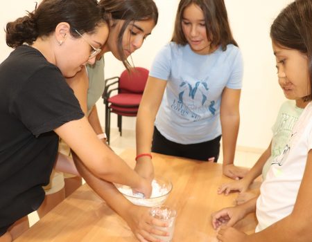 “Ciencia y experimento”, tercer taller infantil de la Universidad popular