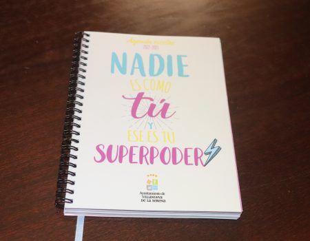 El Ayuntamiento reparte 350 agendas escolares con frases para evitar conductas adictivas