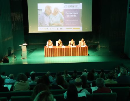 Diferentes ponencias acogen la jornada “Economía plateada” que se desarrolla en el palacio de congresos