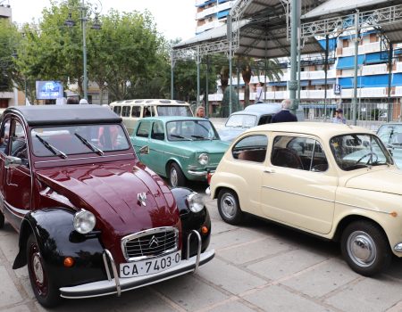 Un total de 173 coches participan en la quinta concentración de vehículos clásicos