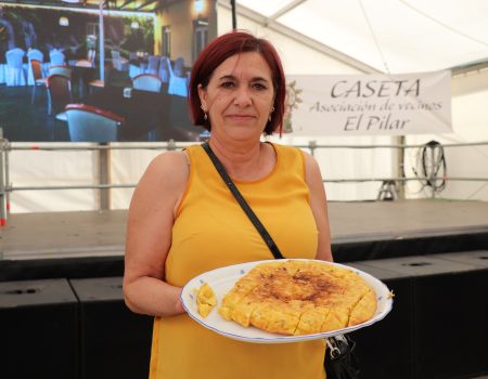 Antonia Garrido, ganadora del concurso de tortilla de patatas de las fiestas del barrio del Pilar