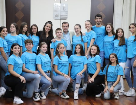 El alcalde Miguel Ángel Gallardo recibe a los ganadores del concurso “Vive tu sueño”