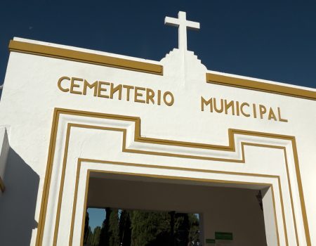 El cementerio cambia su horario