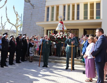 La Virgen del Pilar sale en procesión por las calles más cercanas a su iglesia